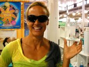 anna-mathisen-at-the-2010-hawaii-spring-new-products-show